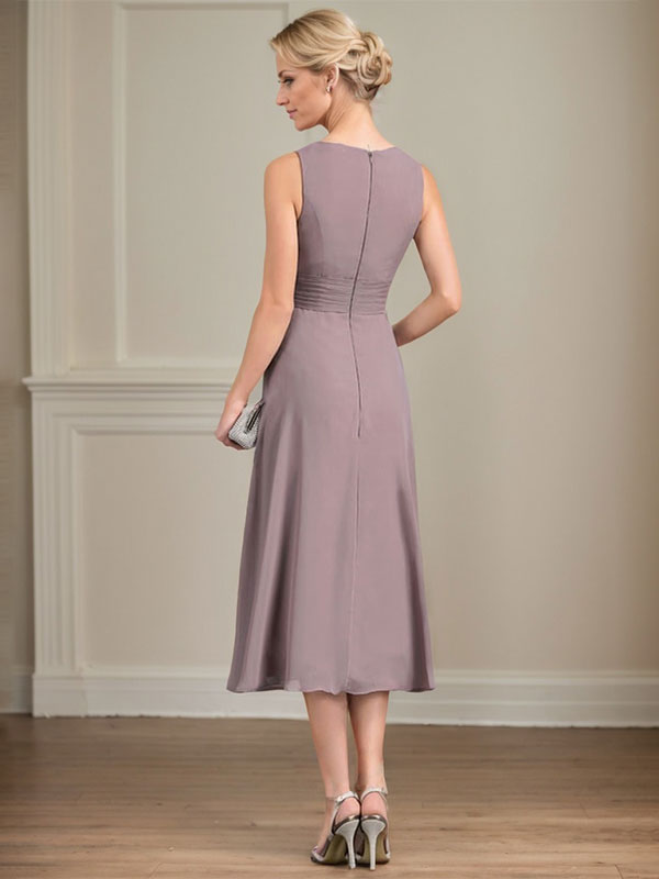 Robe de mère de la mariée en mousseline longueur thé ligne A à encolure dégagée avec plis