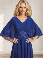 A-Linie V-Ausschnitt Tee-Länge Chiffon Kleid für die Brautmutter mit plissierten Pailletten-Applikationen, Spitze und Perlenstickerei