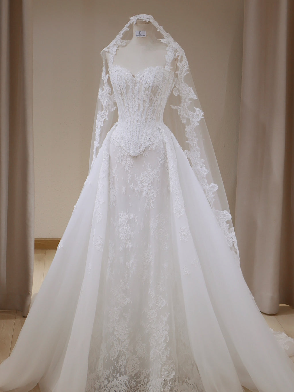 Sweetheart Boned Lace Corset Bodice Layered Tulle Ball Gown Wedding Dress
