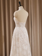 A-Line Halter Sleeveless Vintage Floral Lace Wedding Dress With Train