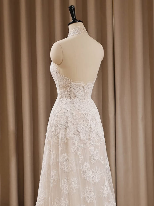A-Line Halter Sleeveless Vintage Floral Lace Wedding Dress With Train