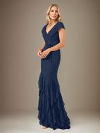 Vestido longo azul marinho escuro em chiffon, decote em V e mangas curtas