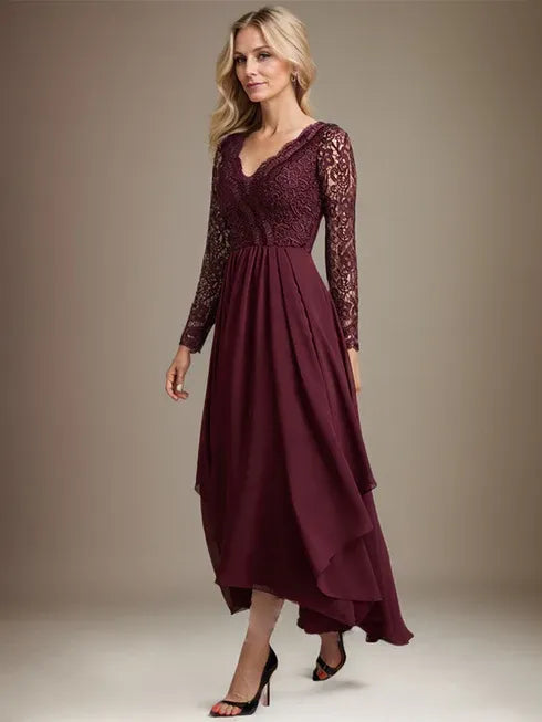 Abito da madre della sposa in chiffon e pizzo asimmetrico, linea a trapezio, scollo a V