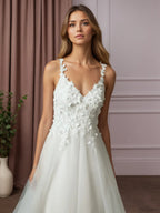 Weißes Ballkleid aus Spitze, Hochzeitskleid