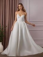 Vestido de novia blanco en línea A sin tirantes de satén