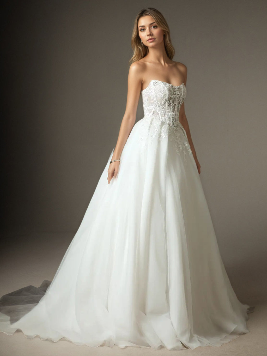 Vestido de noiva branco tomara que caia, com saia rodada, renda e tule