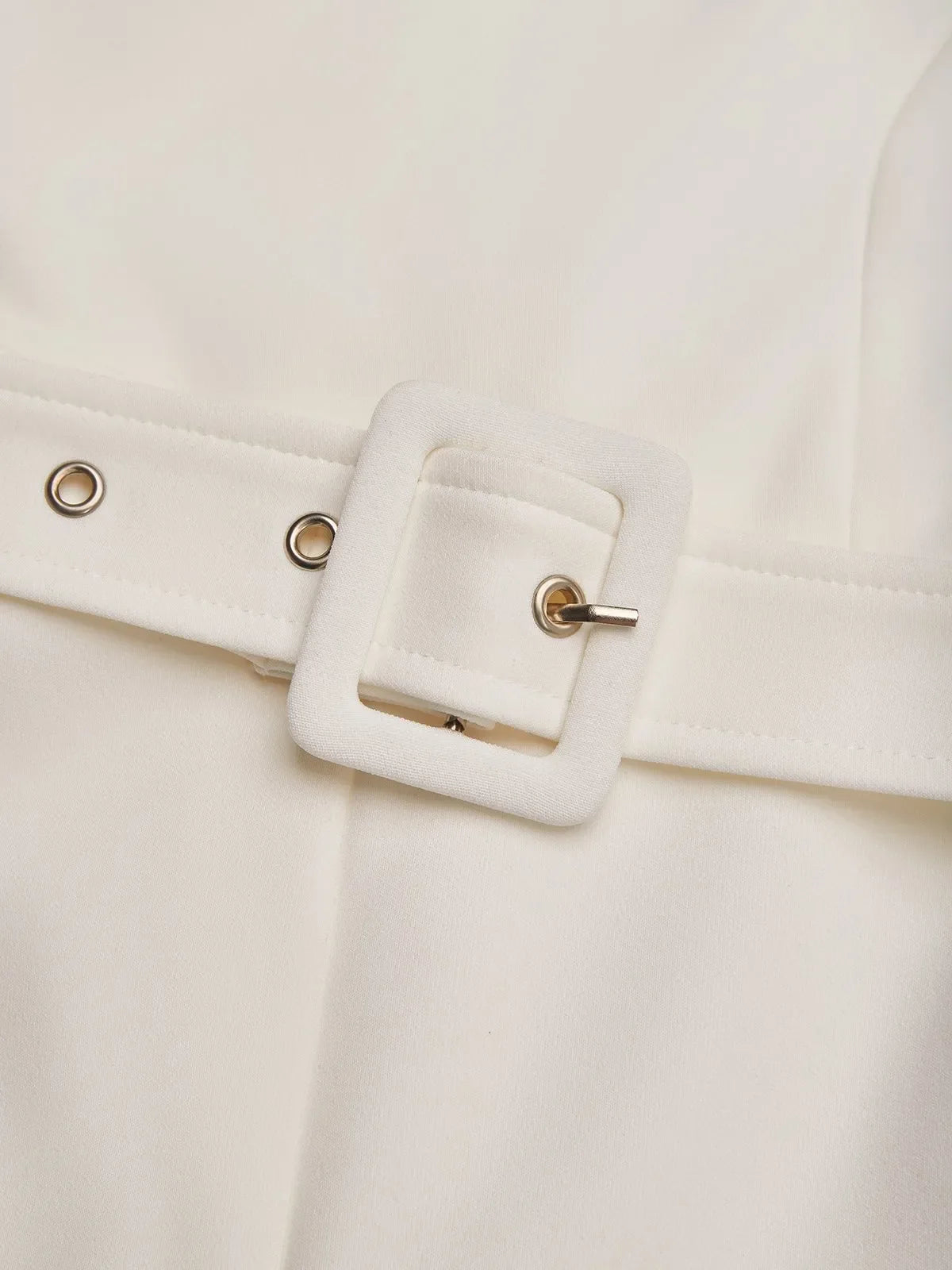 Mono blanco para mujer con escote off-shoulder y manga media elegante