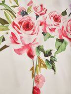 Vestido rosa com estampa floral, decote em V cruzado, sem mangas, estilo sereia