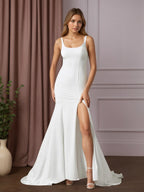 Vestido de noiva sereia branco com decote redondo, lantejoulas e cetim com forro de crepe