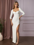 Vestido de noiva branco em crepe stretch, modelo tubinho, decote coração e mangas 3/4