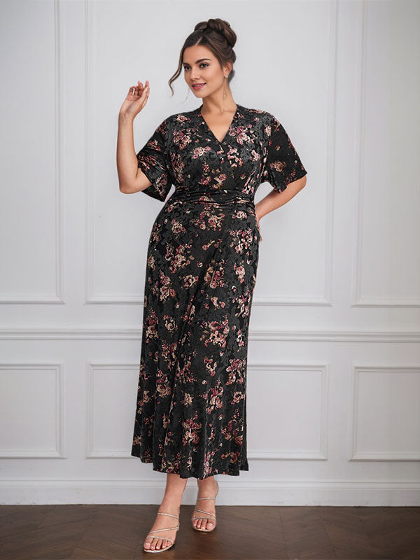 Vintage schlichtes V-Ausschnitt Samt Kleid mit kurzen Ärmeln in Tea-Länge für die Mutter der Braut mit Schlitz