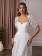 Abito da sposa bianco a linea ad A con scollo a cuore e pizzo