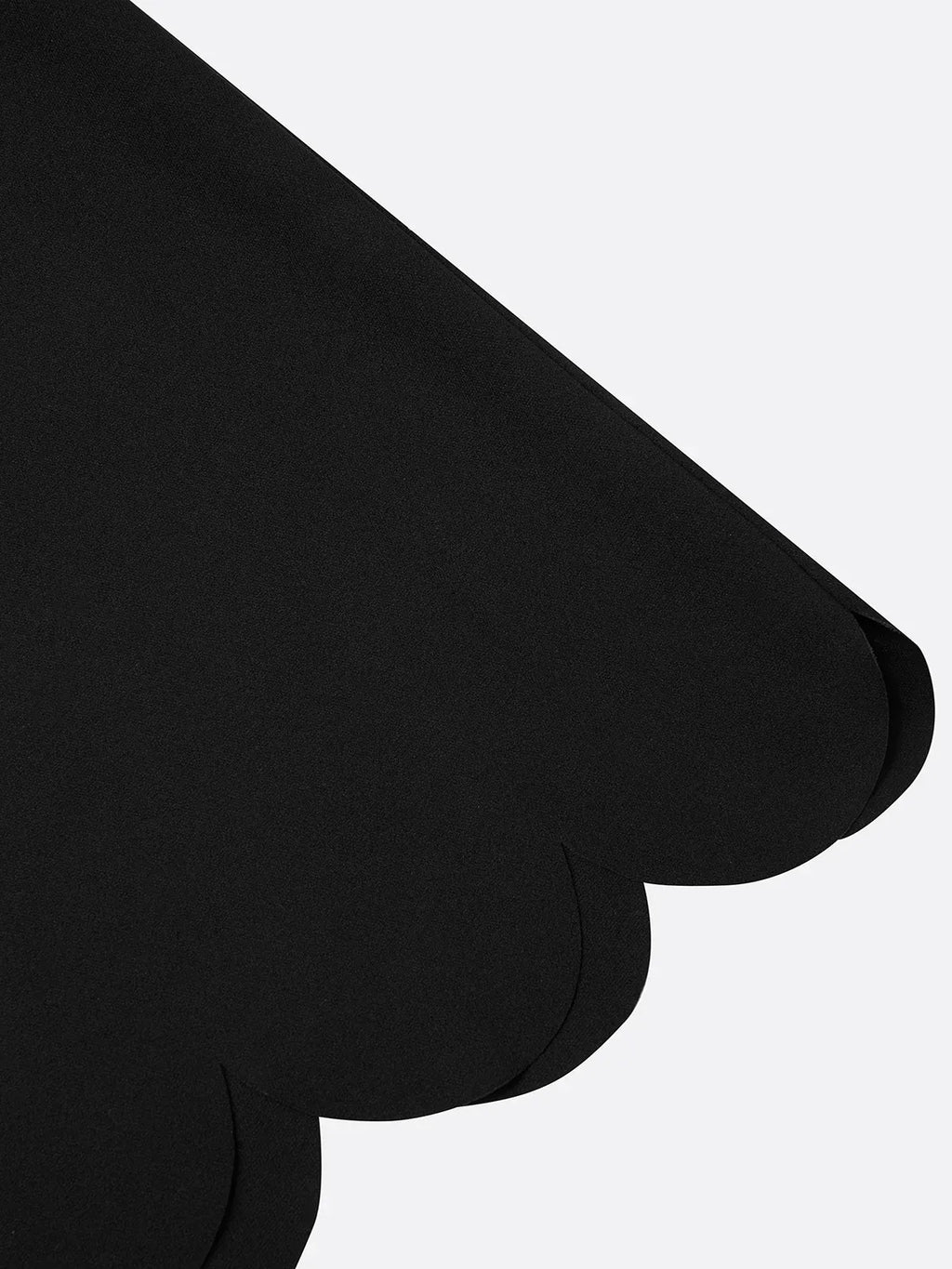 Abito midi classico nero a linea A con lavorazione irregolare, scollo quadrato e maniche corte