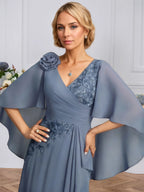 Vestido para la madre de la novia línea A con escote en V, largo hasta el suelo, encaje y gasa con lentejuelas florales 3D y volantes en cascada