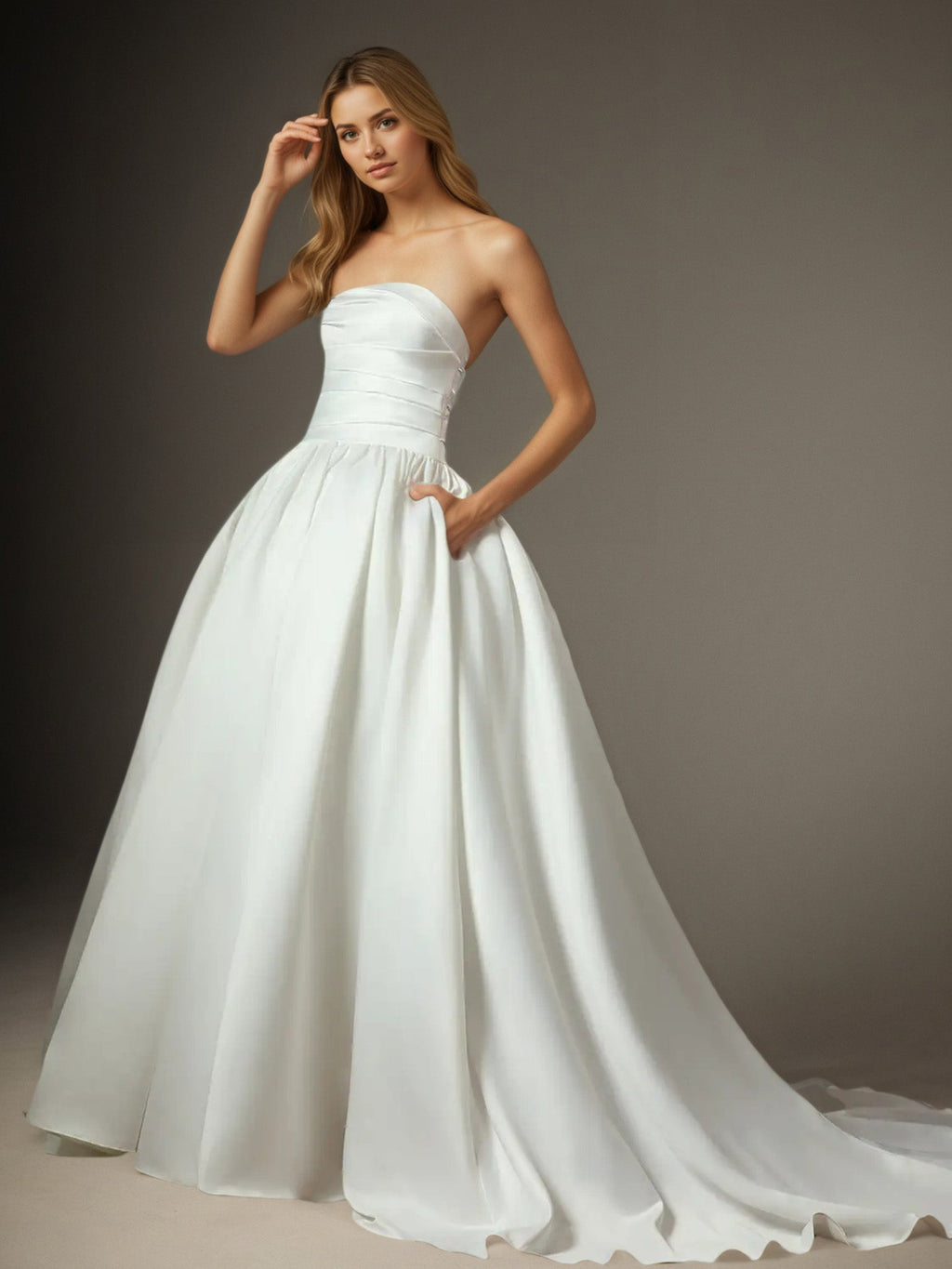 Abito da sposa bianco a gonna ampia senza spalline in raso opaco