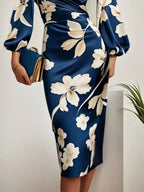 Vestido midi de satén azul floral con escote en V y mangas globo