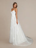 Vestido de novia blanco de tul con lentejuelas, tirantes finos y corte en A