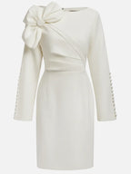 Vestido midi blanco ajustado con mangas largas y lazo