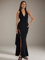 Vestido preto de crepe stretch, decote em V, sem mangas, costas abertas, com fenda alta