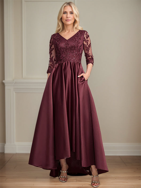 Vestido de mãe da noiva evasê com decote em V, assimétrico, em cetim e renda com lantejoulas