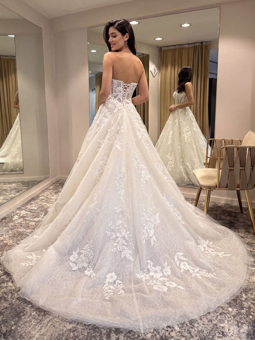 Robe de mariée moderne sans bretelles, sans manches, ligne A en dentelle  