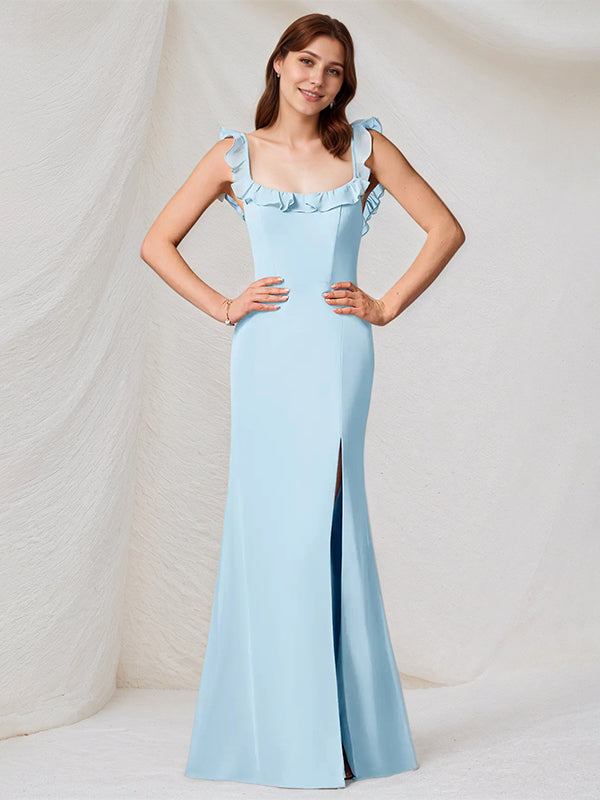 Abito lungo azzurro in chiffon con scollo quadrato, senza maniche e spacco alto