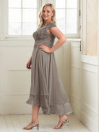 A-Linien Boot-Ausschnitt Illusions asymmetrisches Chiffon-Spitzen Mutterkleid der Braut mit Applikationsfalten