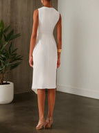 Robe midi blanche fourreau à col en V, sans manches, avec fente