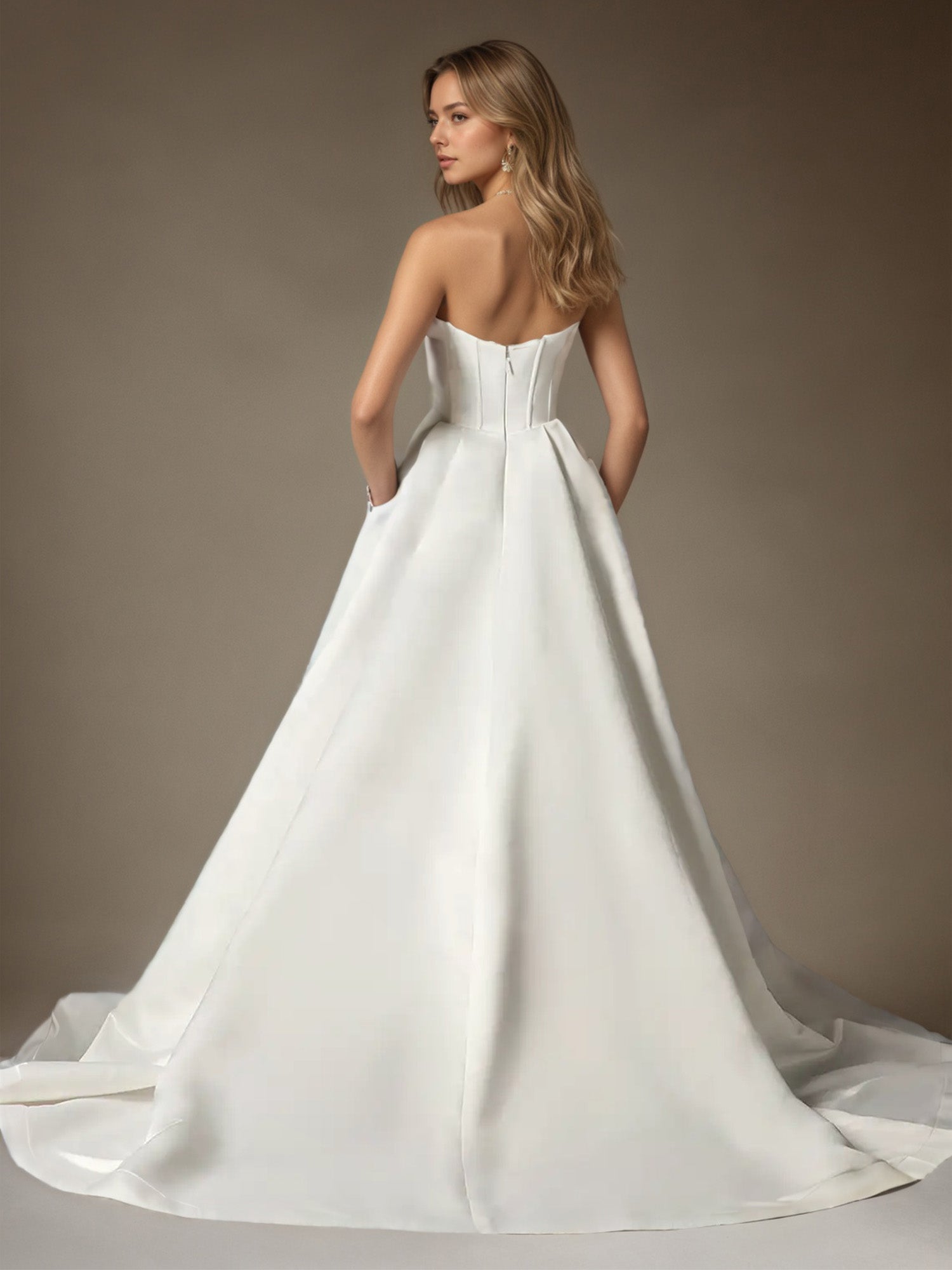 Vestido de novia de satén sin tirantes en línea A con falda de gala blanca