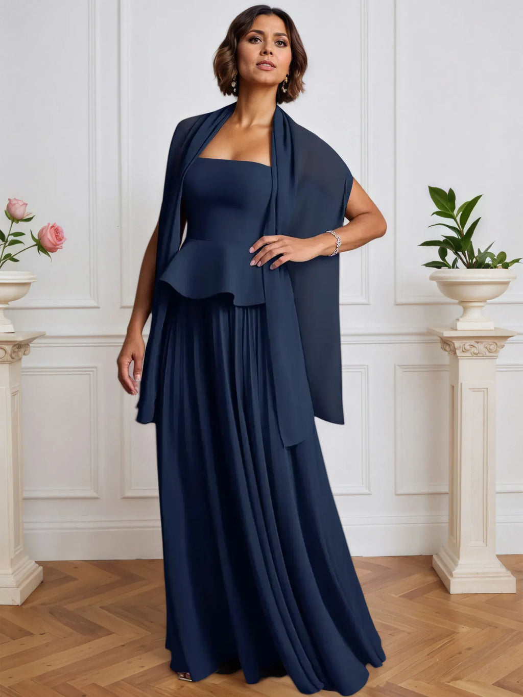 A-Linien Kleid, schulterfrei, ärmellos, plissiert aus Chiffon mit fallenden Rüschen