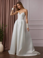 Vestido de novia blanco en línea A sin tirantes de satén