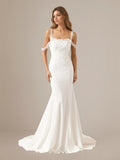 Vestido de novia blanco de sirena con lentejuelas y escote off the shoulder en crepé elástico