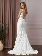 Vestido de noiva sereia branco com decote redondo, lantejoulas e cetim com forro de crepe