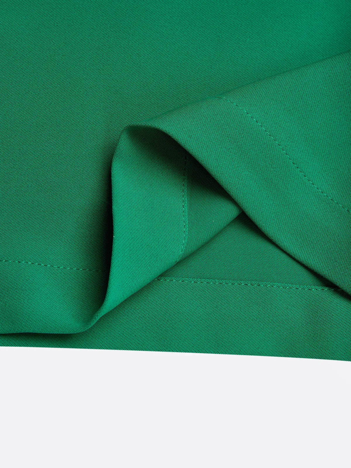 Tuta elegante verde da donna con scollo a cappuccio arricciato e senza maniche