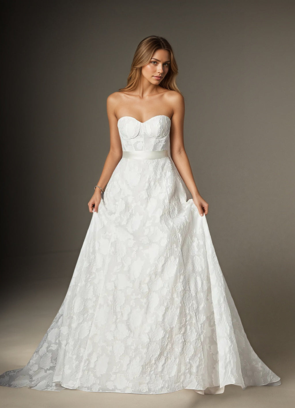 Abito da sposa bianco a linea A senza spalline in jacquard floreale burnout