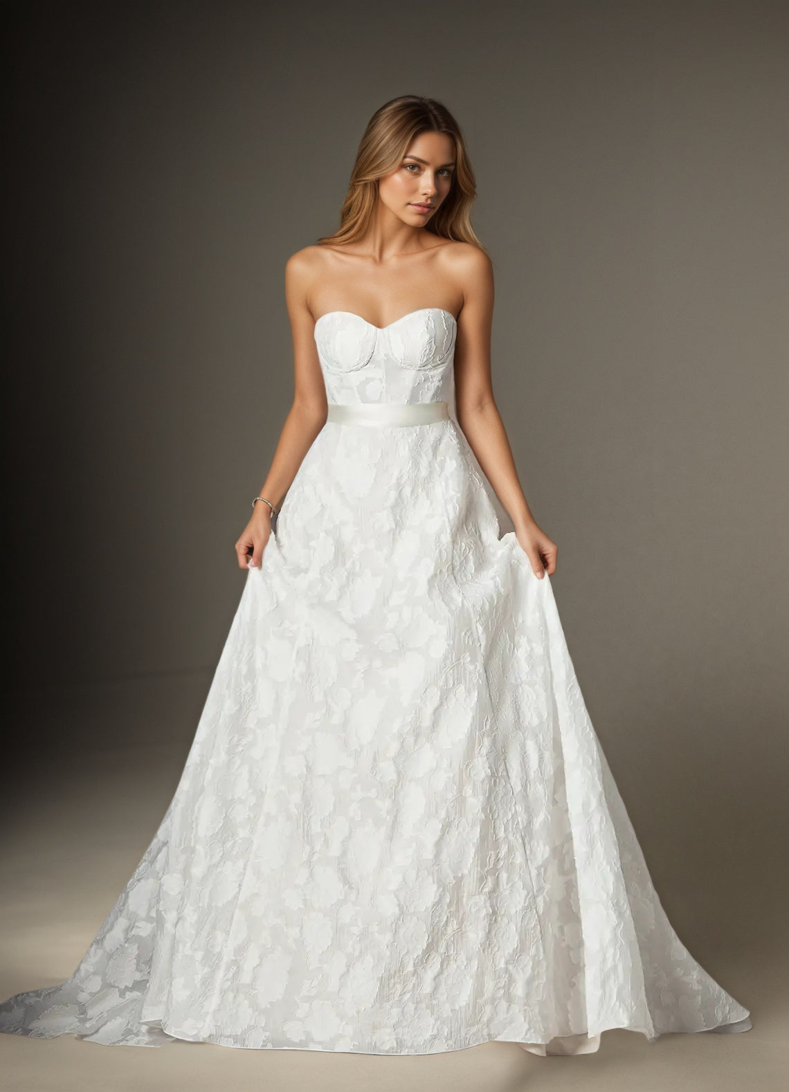 Abito da sposa bianco a linea A senza spalline in jacquard floreale burnout