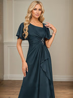 A-Linien asymmetrisches bodenlanges mattes Satin-Kleid für die Brautmutter mit Perlen, Pailletten und Falten