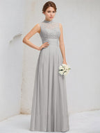 Abito da damigella lungo in chiffon e pizzo a linea A con collo alto e applicazioni argento