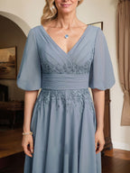 Robe mère de la mariée ligne A en dentelle et chiffon, col en V, longueur thé, avec plis