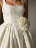 Robe de mariée blanche style robe boule avec poches en jacquard floral