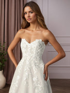 Weißes Ballkleid trägerlos aus Spitze, Hochzeitskleid