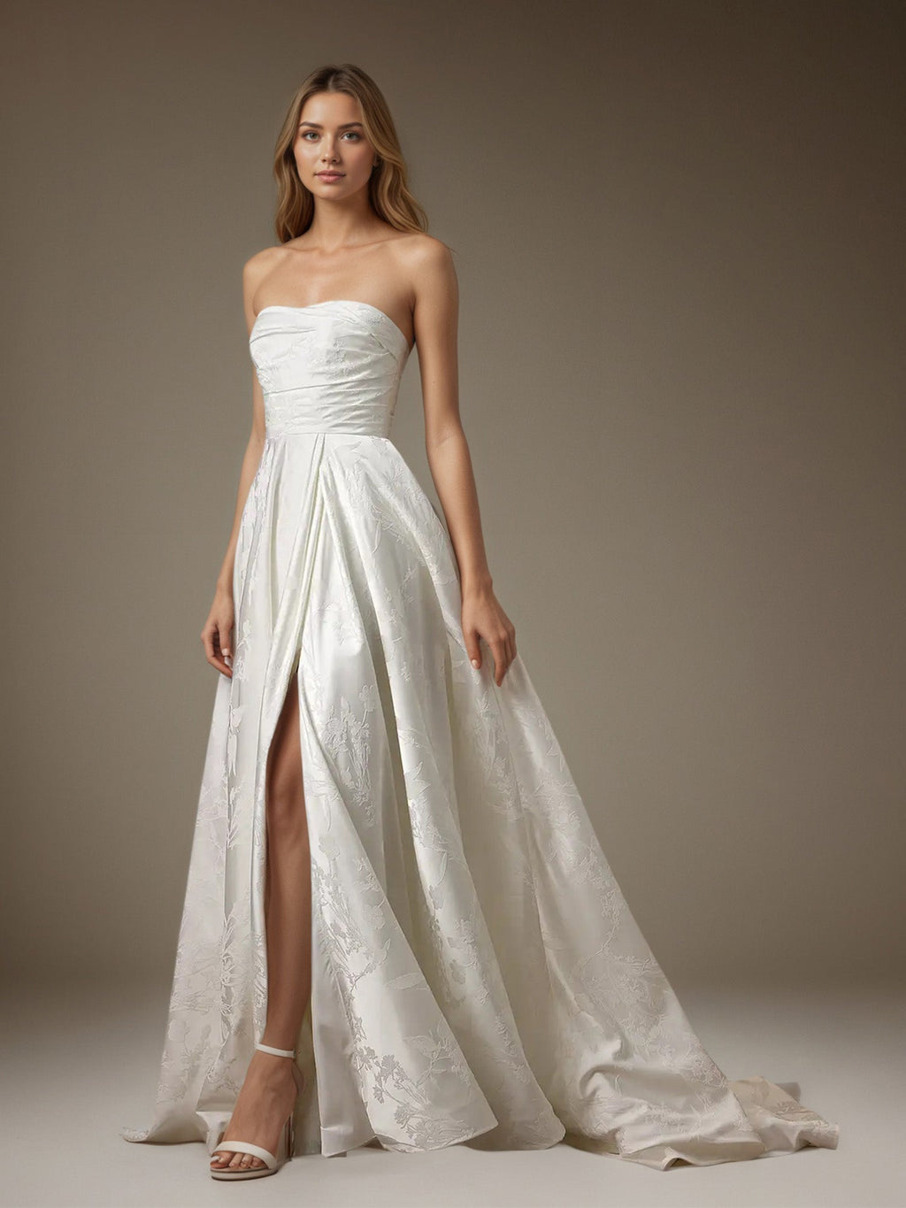 Robe de mariée blanche en jacquard floral, bustier sans bretelles, coupe trapèze