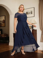 Vestido de mãe da noiva em chiffon assimétrico com decote redondo, ilusão, renda, laço, babados e lantejoulas em corte evasê