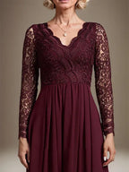 Abito da madre della sposa in chiffon e pizzo asimmetrico, linea a trapezio, scollo a V