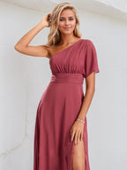 Vestido largo de dama de honor de gasa color canela con línea A, un hombro y mangas cortas