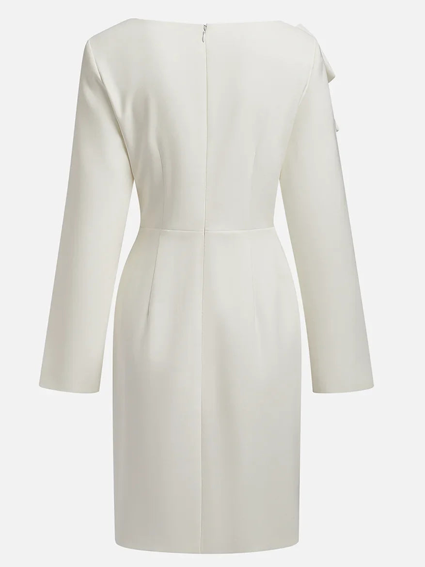 Vestido midi blanco ajustado con mangas largas y lazo