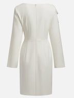 Vestido midi blanco ajustado con mangas largas y lazo
