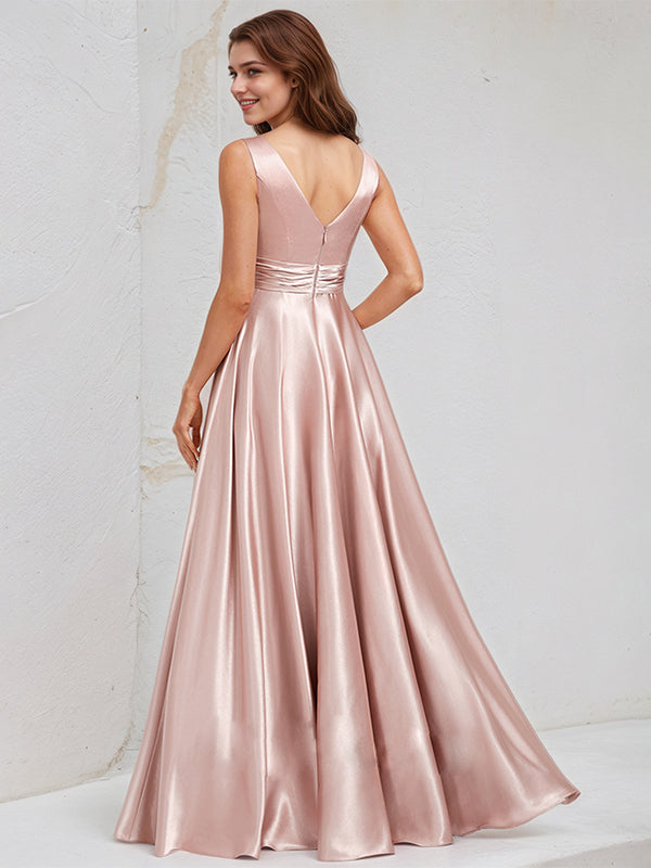 Vestido de madrinha longo em cetim rosa empoeirado, corte A, decote em V, sem mangas