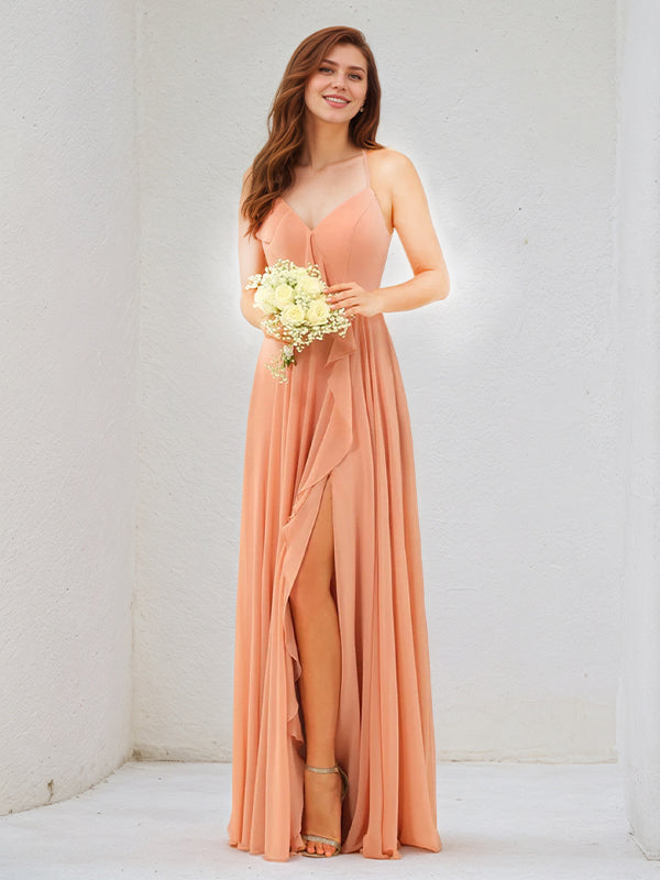 Vestido longo laranja de chiffon com alças finas, sem mangas e fenda alta