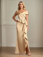 Trumpet/Meerjungfrau Schulterfreies Bodenlanges Satin Kleid der Brautmutter mit Rüschen